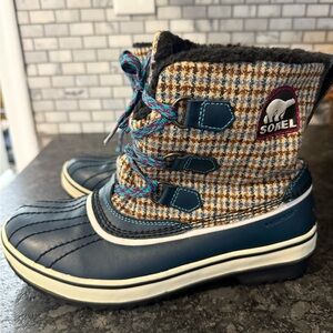 Women’s Sorel tivoli waterproof duck boots size 7 plaid